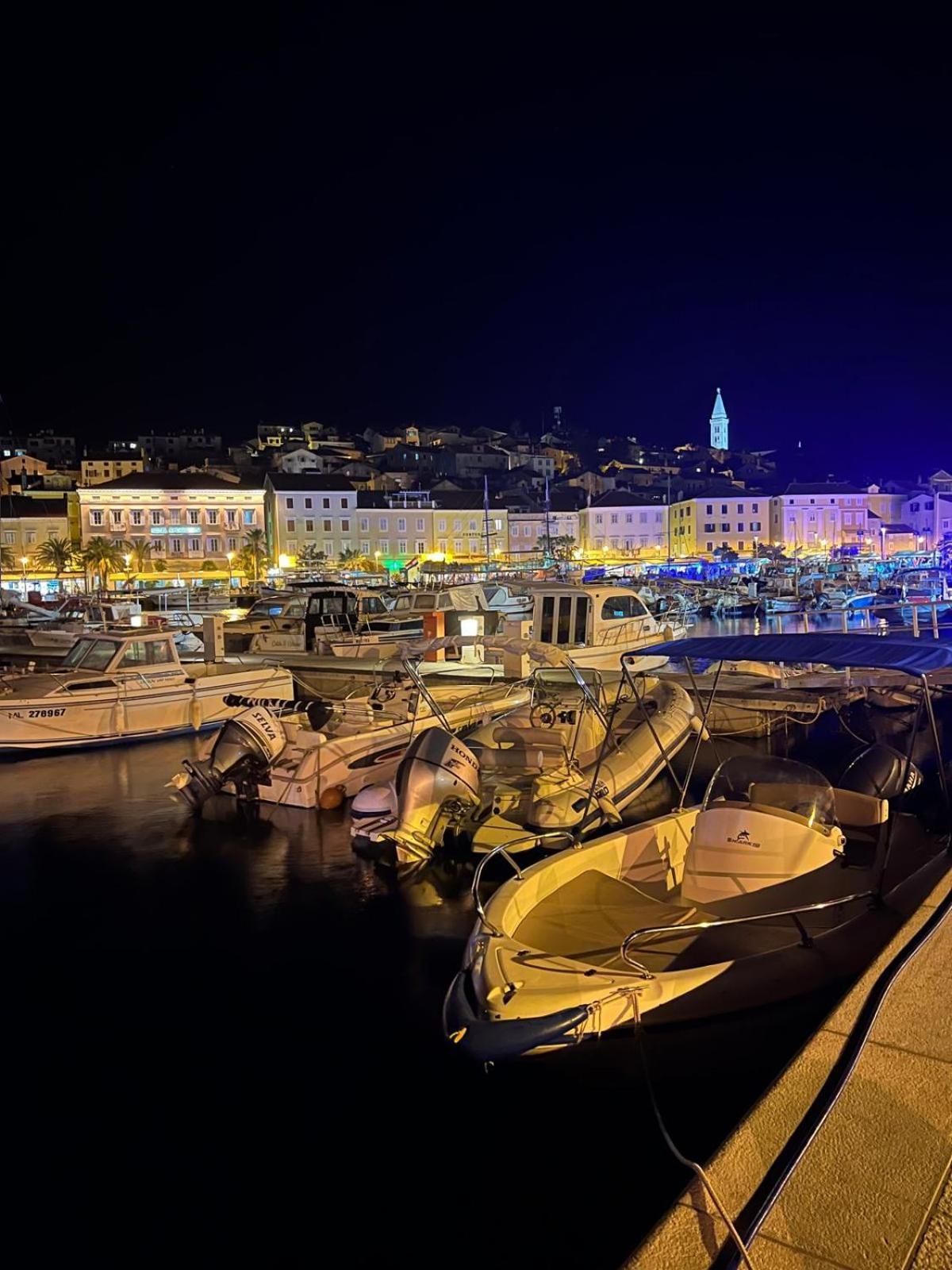 Season4All Apartments Mali Losinj Bagian luar foto