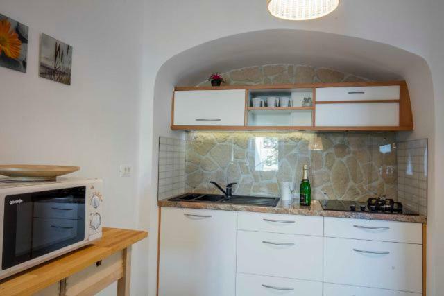 Season4All Apartments Mali Losinj Bagian luar foto