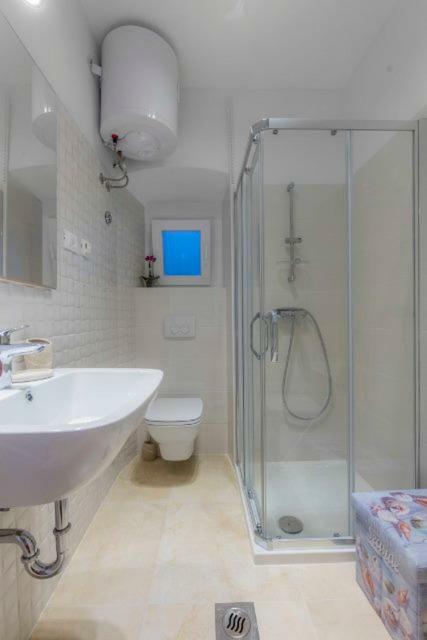Season4All Apartments Mali Losinj Bagian luar foto