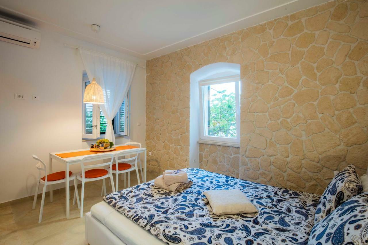 Season4All Apartments Mali Losinj Bagian luar foto